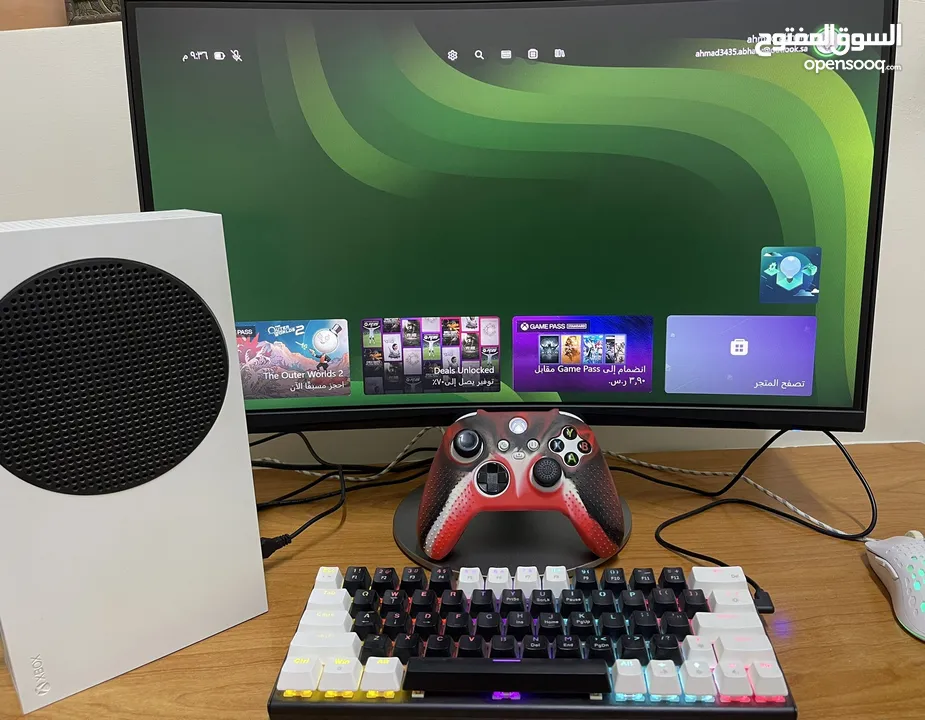 Xbox series s مع شاشة وماوس وكيبورد بحالة ممتازة جدا