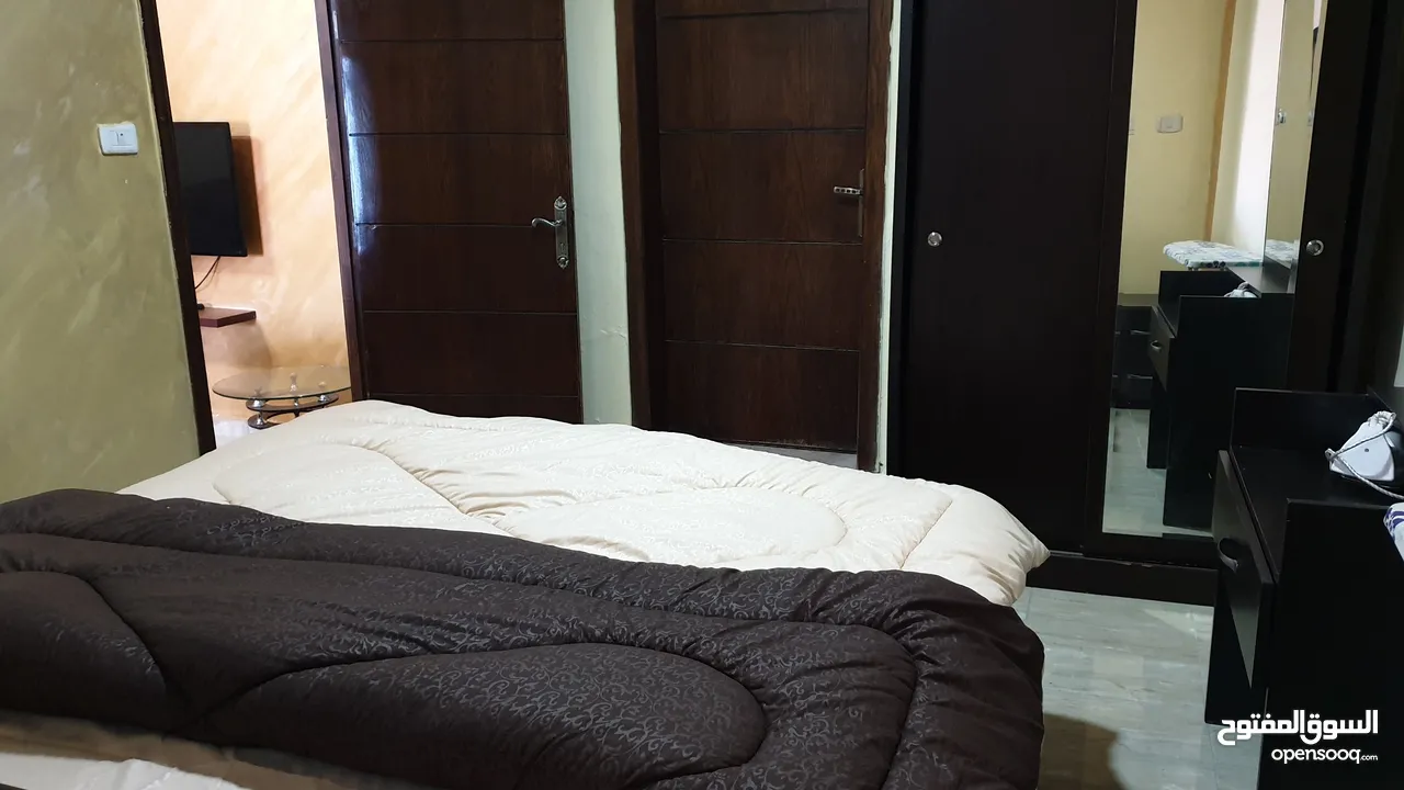 شقه مفروشه قريبه من الخدمات ومن المالك مباشره بناية عائلات واثاث جميل
