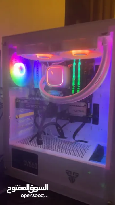 كيس ( صندوق حاسوب ) Fantech RGB لون أبيض 4 مراوح بكامل ملحقاته ، استخدام نظيف فحص قبل الشراء