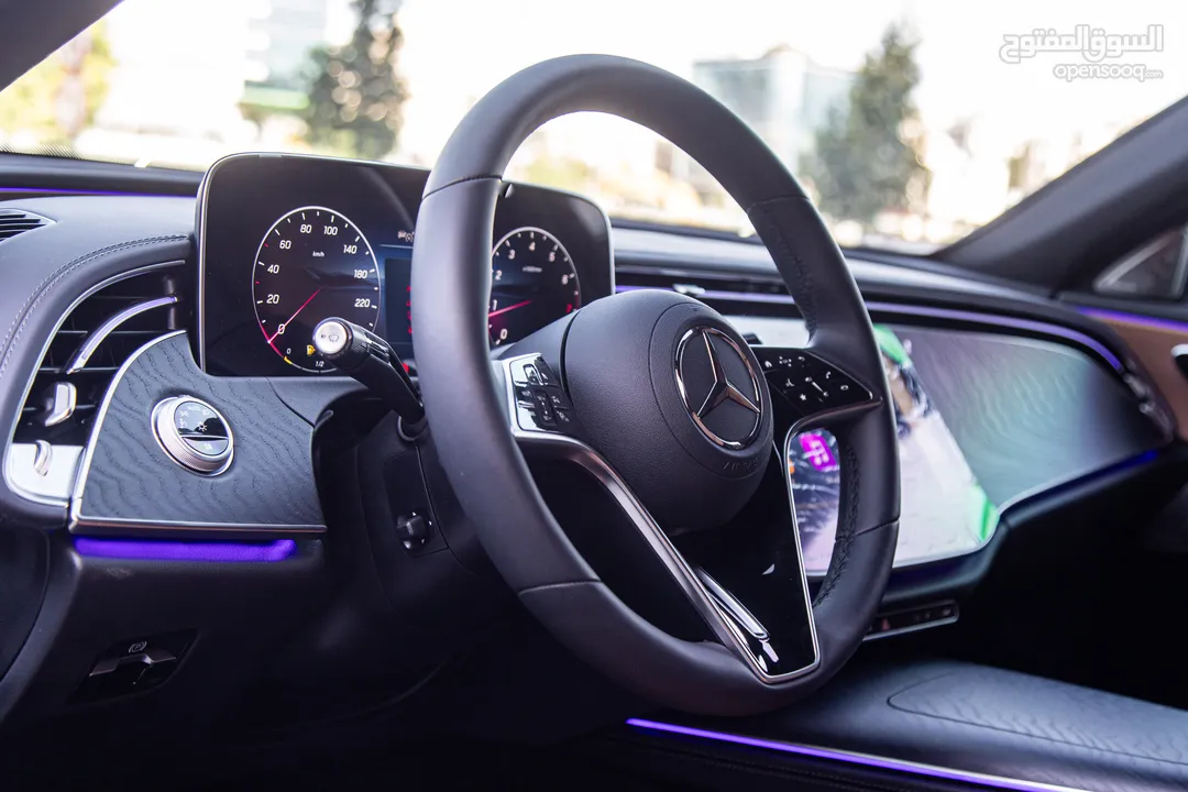 Mercedes E200 2024 Mild hybrid Amg kit   السيارة بحالة ممتازة جدا و قطعت مسافة 2500 كيلو متر فقط