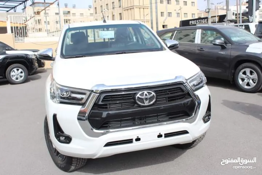 بك اب تويوتا لون لؤلؤي Toyota Hilux 2023