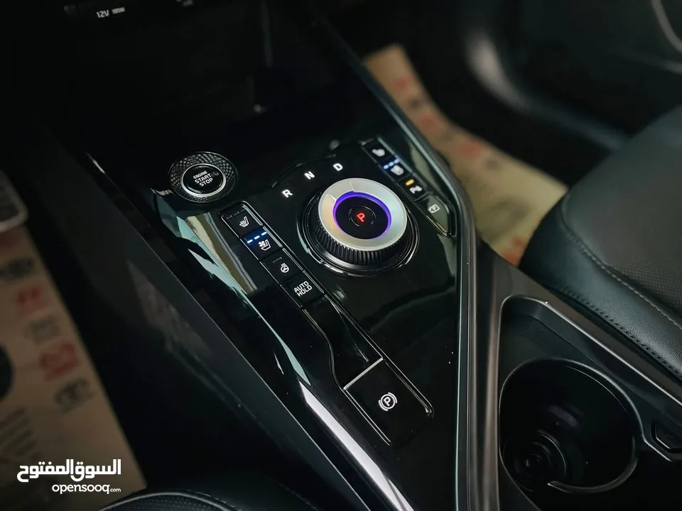 كيا نيرو هايبرد 2023 الاضافات الكاملة باللون المميز