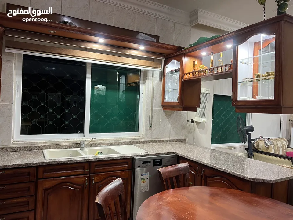 اثاث منزلي كامل بحالة جيدة جدا مستعمل