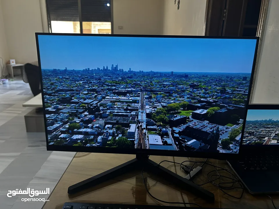 شاشة سامسونج فل Hd  جديدة استعمال خفيف مقاس 24 بوصة