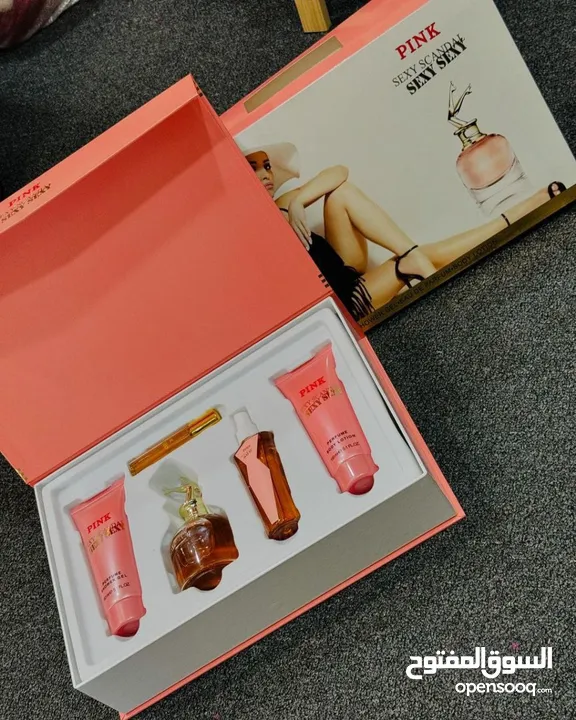 بكج scandal pink من اكثر العطور النسائيه الي انوصفت بالاغراء والانوثه عطر المساء الساحر .