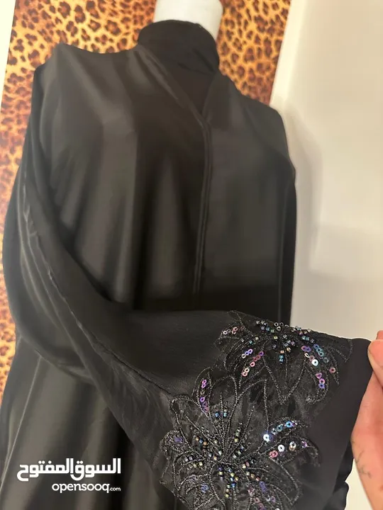 عبايات سعودية عدد 14 كلو جديد معو شال كل وحدة قياس m l xl موديللت مشكلة موضحة بالصور