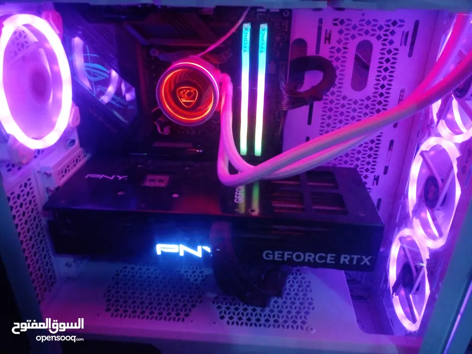 pc مستعمل ماصارله شهر ونص وياضمان سنه