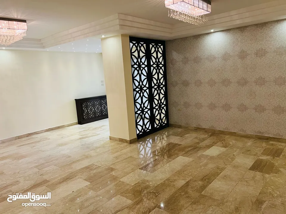 شقة أرضية للبيع في ضاحية النخيل - ref: 14613