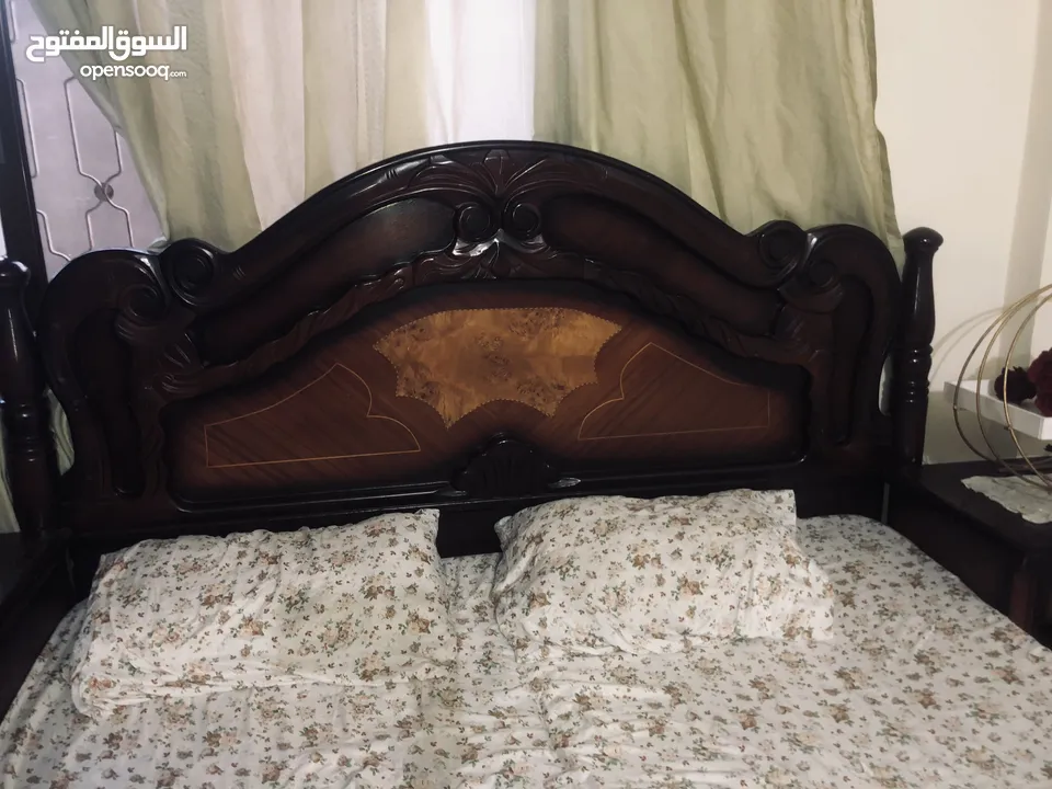 غرفة نوم خشب بني للبيع