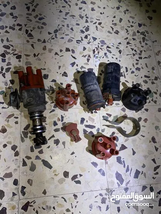 كراسي فولفو 240 و بخاخ مواسير و زجاج و قطع اخرى كثيره للبيع المستعجل