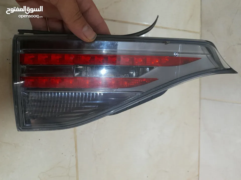 اضوية لكزس ct200 h  بحال الجديد وشانجان وتوسان