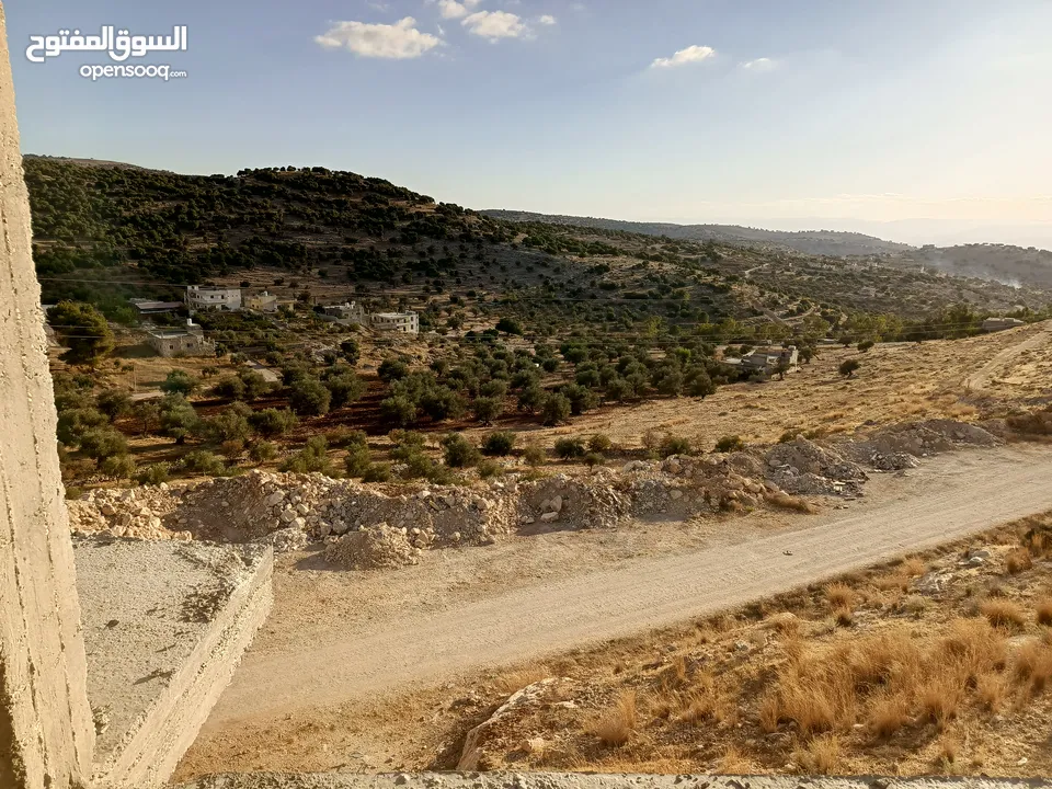 بيت عظم للبيع  مكون من ثلاثة طوابق عظم للبيع  عجلون الهاشميه  اطلاله بانوراما  قرب التلفريك