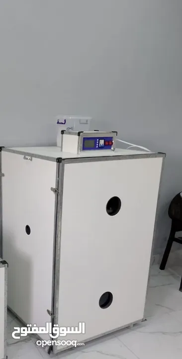 فقاسة دجاج وفري وبط ووز ونعام