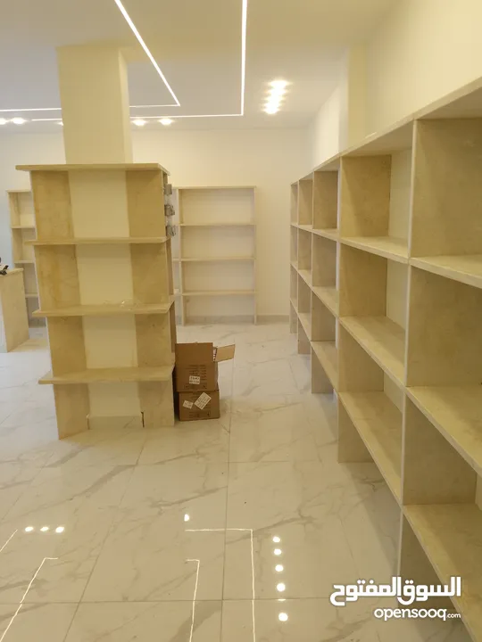 محل مجهز بالكامل بديكور فاخرللبيع