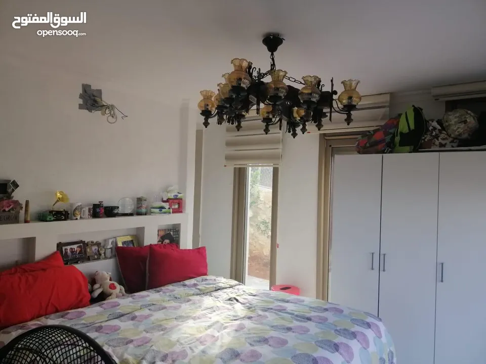 فيلا سكنيه بالسلط للبيع زي وادي الحمامرة واصل جميع الخدمات ومنطقة هادئة قريبة من الاسواق