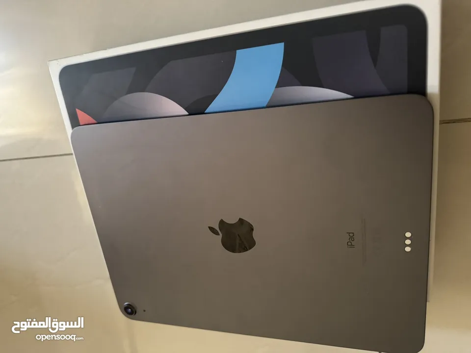 iPad Air 4 (64gb) بحالة الوكالة ايباد اير 4