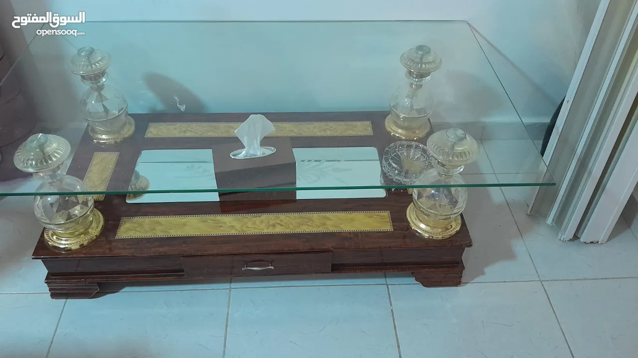 طاولة زجاج للبيع