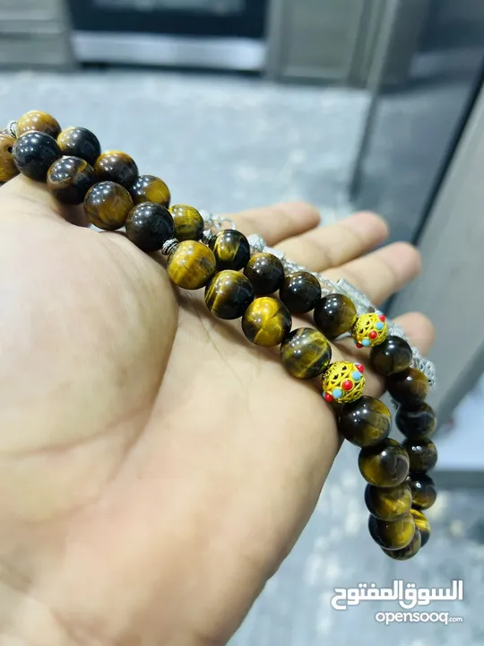 عرض خاص سبحه عين النمر ازرق او ذهبي بسعر حرق 33 حبة حلوة مش صغيرة للعلم مع طقم انتيومون مرتب