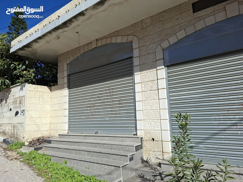 محلات تجارية للايجار في يعبد في موقع استراتيجي