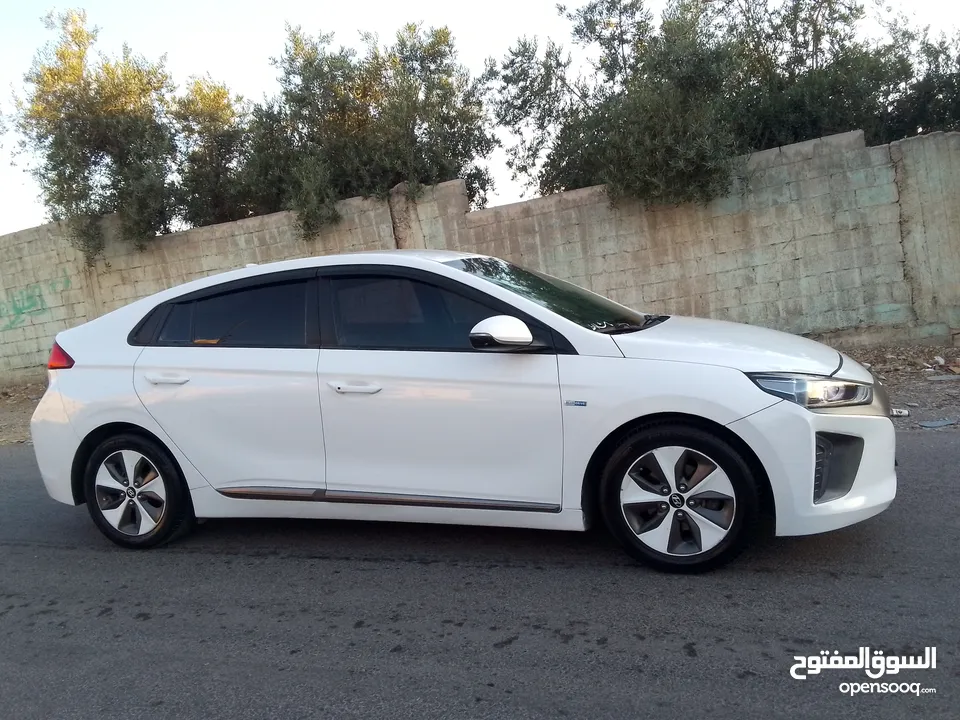 هونداي ايونك فل ما عدا الفتحه كهرباء موديل 2017 بسعر مغري