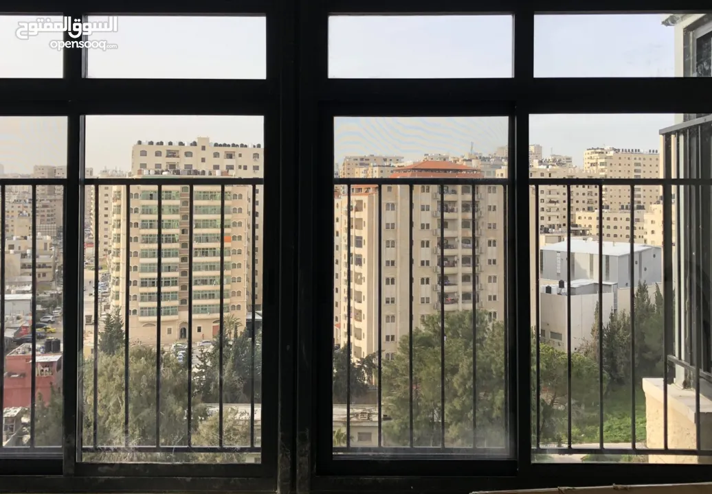 روف للبيع في شارع المطار  وفي امكانية ينقس شقتين  و اطلالة كتير مرتبا