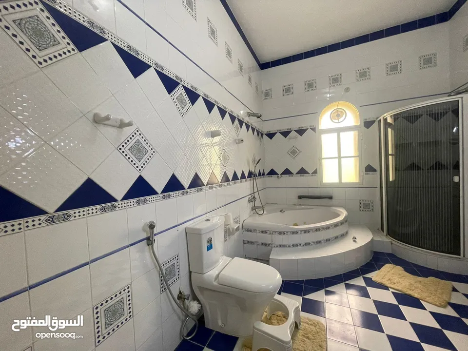 7 BR Villa In Shatti Al Qurum For Rent