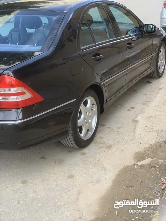 لبيع سيارات السويسرية مرسيدس c320البيع صك او كاش