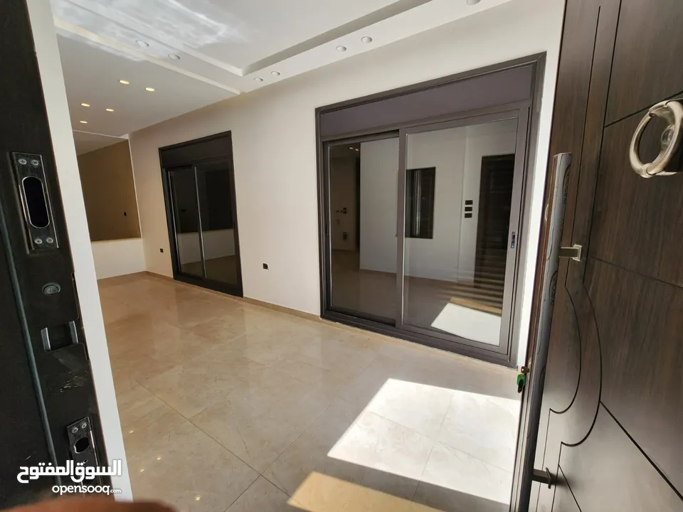 روف للبيع في عبدون  ref : 14328