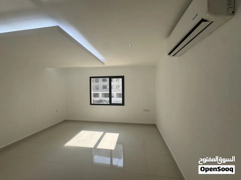 بسعر مميز للبيع شقة واسعة من غرفتي نوم