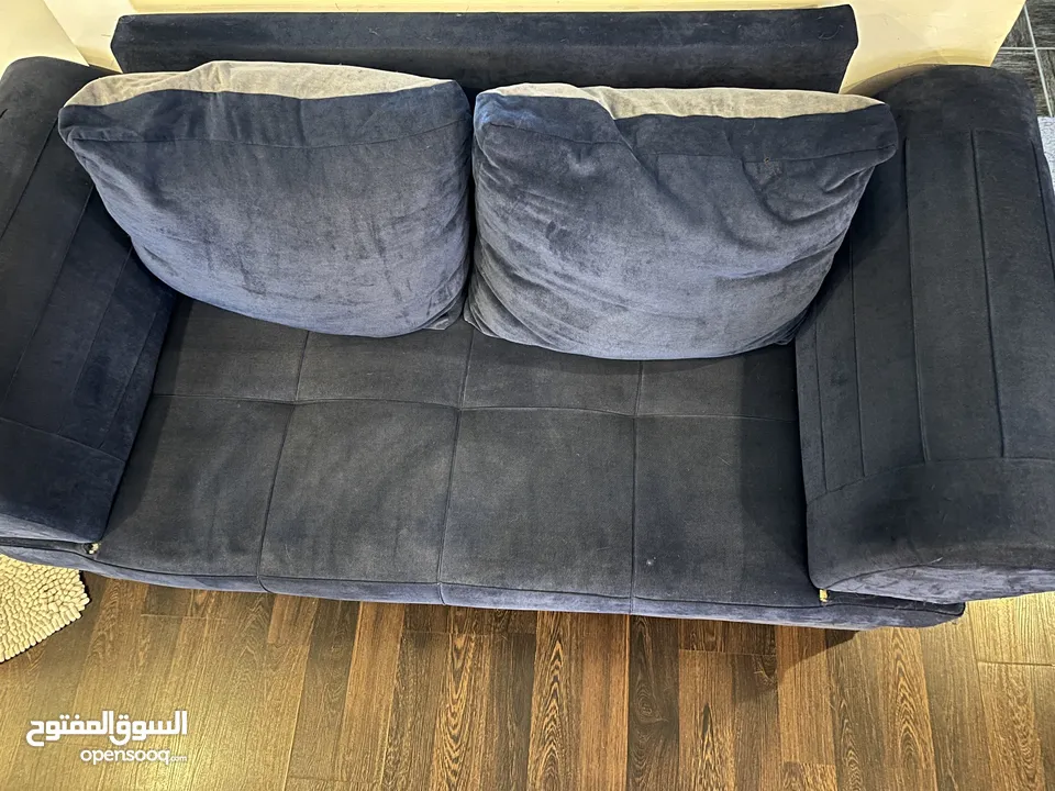 كنب كورنر بفتح تخت  مع كنباي ثنائيه بحاجه الى تنجيد بسعر مغري قابل للتفاوض