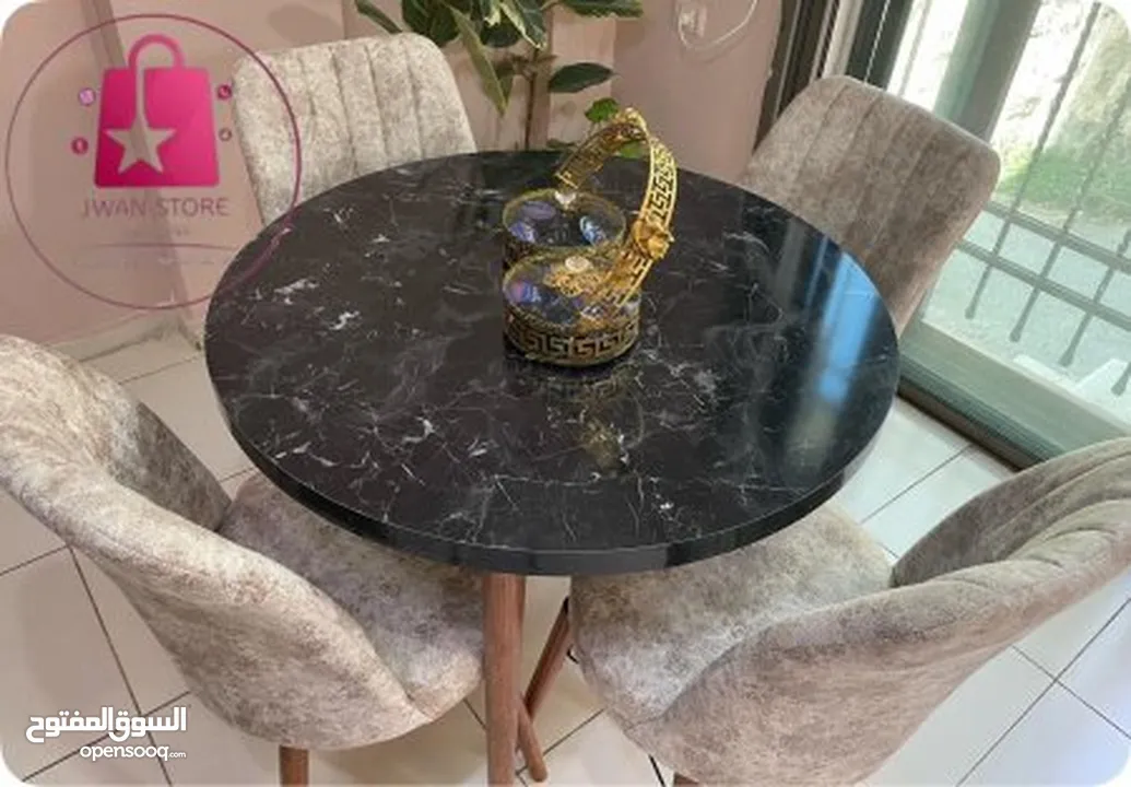 دللي منزلك بطاولة سفرة دائرية أنيقة   مثالية للمساحات مع 4 كراسي  بتصميمها التركي الأصيل