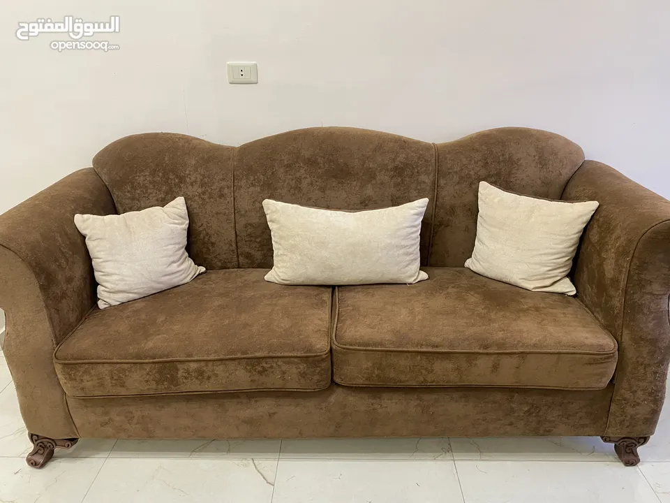 كنب صالون بحالة جيدة 7 مقاعد