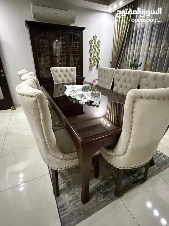 طاولة سفرة أمريكي مع 8 كراسي و بوفيه و كونسول - السعر نهائي