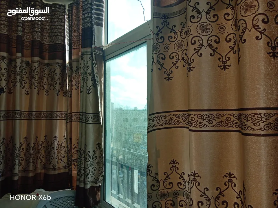شقه موقع مميز وتجاري  للبيع في الهاشمي الشمالي