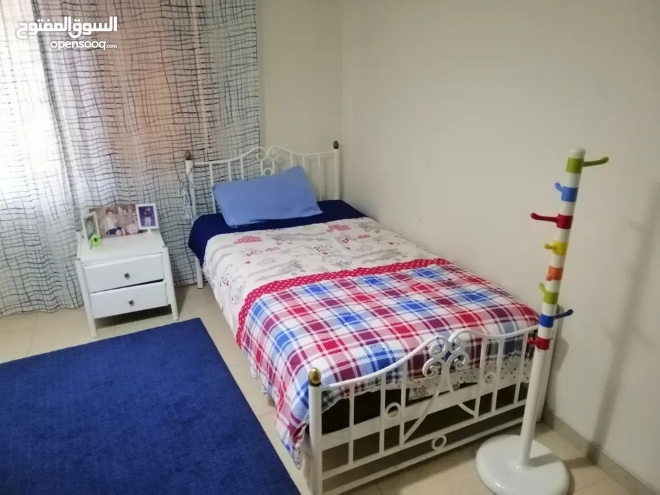 سرير حديد مع فرشه و سجاده وبرداي
