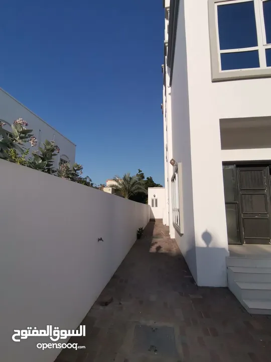 For Rent 7 Bhk +1 Villa In Mawleh Near To Mouj Street   للإيجار 7 غرف نوم + 1 فيلا في الموالح