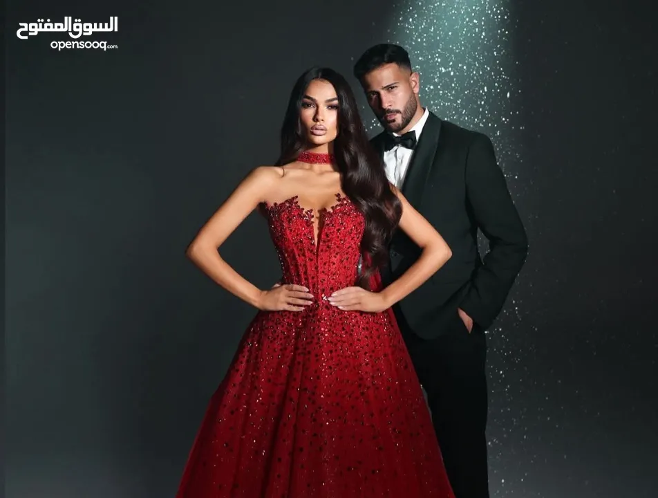 فستان سهرة مميز باللون الاحمر