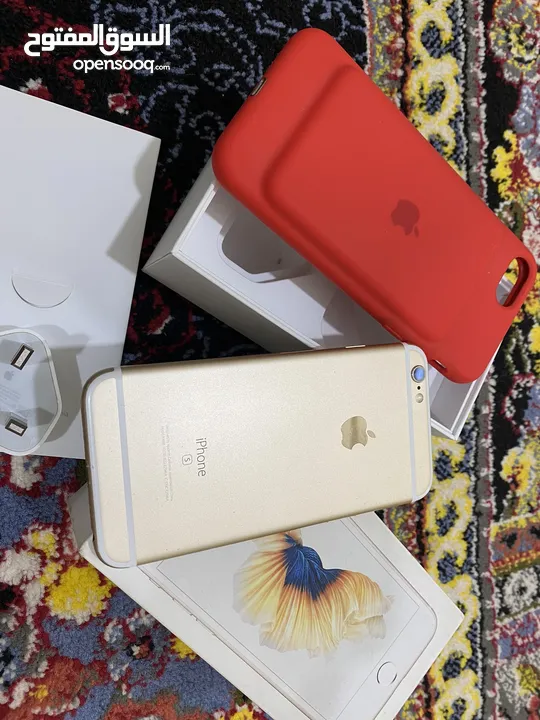 ايفون 6s ذهبي 64 قيقا نظيف مو مفتوح ولا مصلح مع بطارية