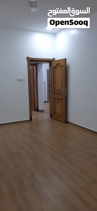 بيت إسكان مع بناية من دورين،كل دور شقة مستقلة بمدخل مستقل،مدخوله الشهري من الشقق