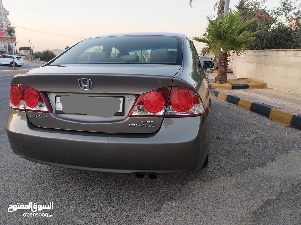 هوندا سيفيك 2006 بنزين للبيع في عمان 2006 Honda Civic V-Tech 1.8 L for Sale in Amman