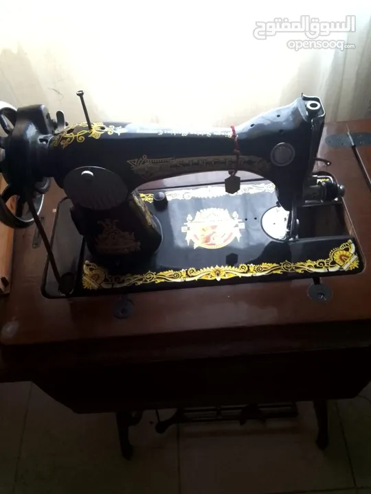 ماكينه خياطه يدويه نظيفه جدا بحاله الوكاله للبيع