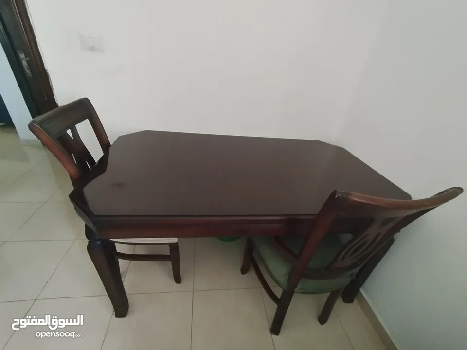 طاولة سفرة بحالة الجديد للبيع