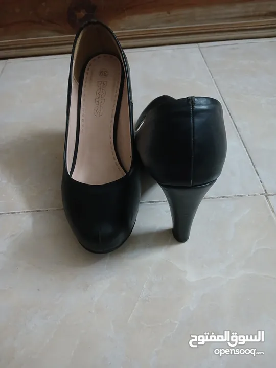 Black leather heels/ حذاء جلد أسود بكعب