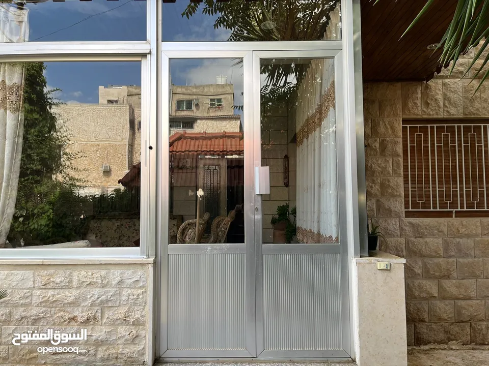 بيت مستقل للايجار بمساحة 300 متر ينفع ل(حضانات، دائرة حكومية)