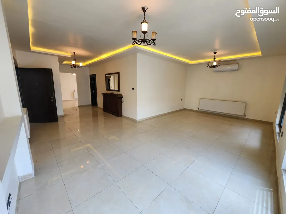 شقة فارغة للبيع في حي الصحابة - ref : 14577