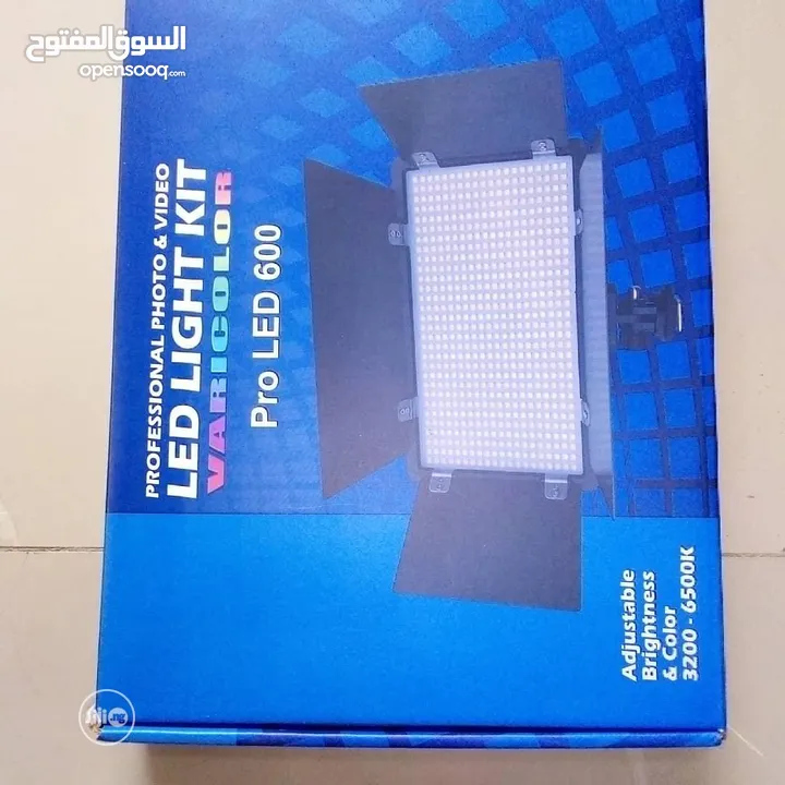 اضاءة تصوير مع شاحن وبطاريات عدد 2  LED-600 LED Light Panel Bi-Color 3200-5600k Video Light