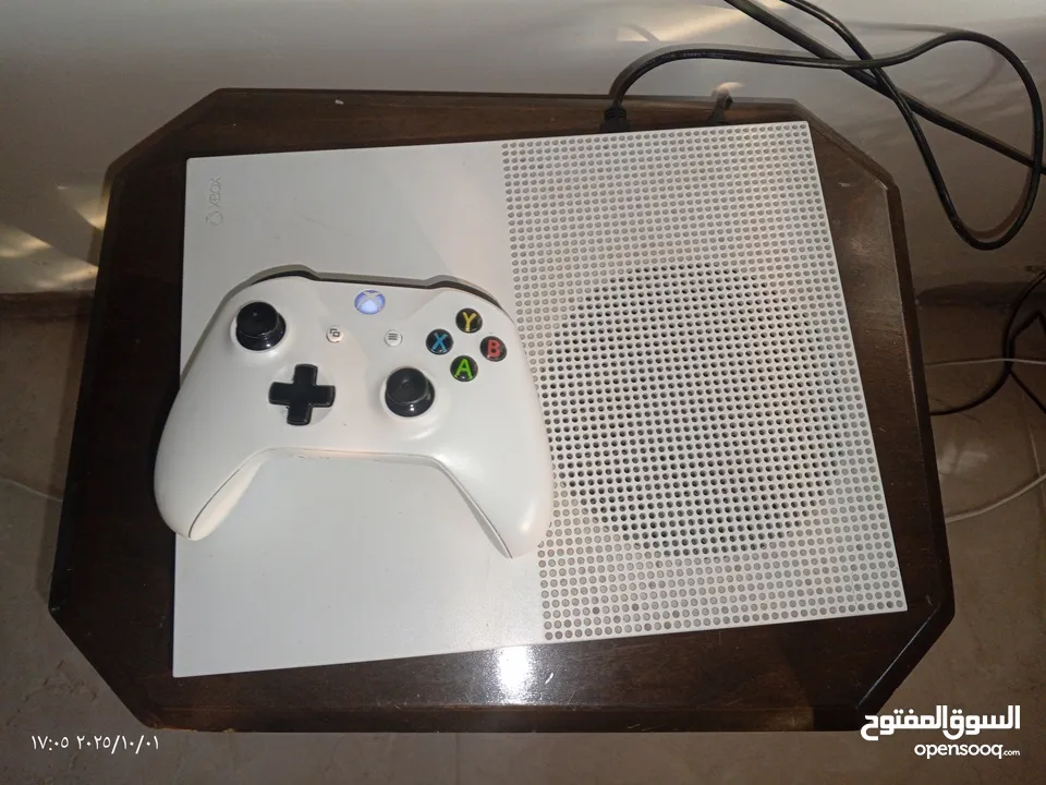 Xbox one s اكس بوكس جديد نظيف مستعمل اخو الجديد مع اي تحكم اصليه وحماله هاتف هديه مجانا بسعر حريقه