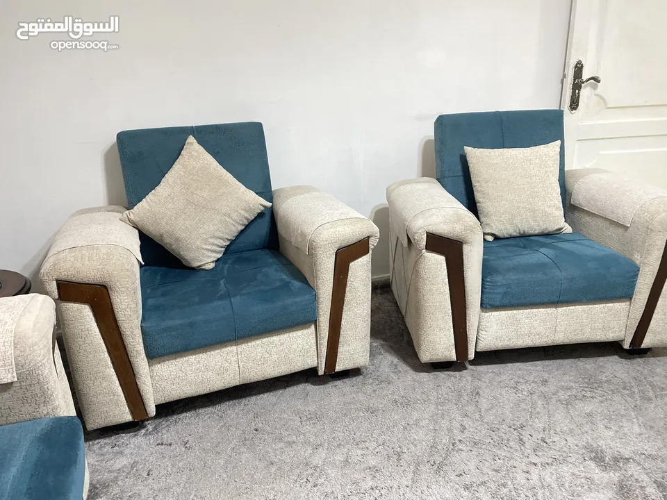 طقم كنب معيشه 9 مقاعد بحالة جيدة جداً للبيع مستعمل استعمال خفيف