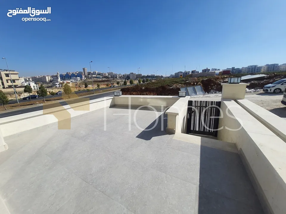 شقة ارضية بمدخل خاص للبيع في رجم عميش بمساحة بناء 235م