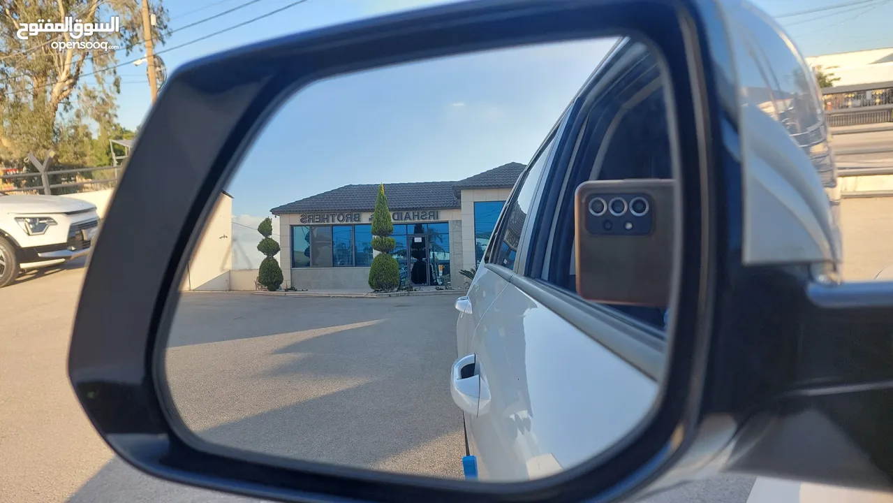 كيا نيرو هايبرد كامل الإضافات بدون فتحه سقف 2023 .